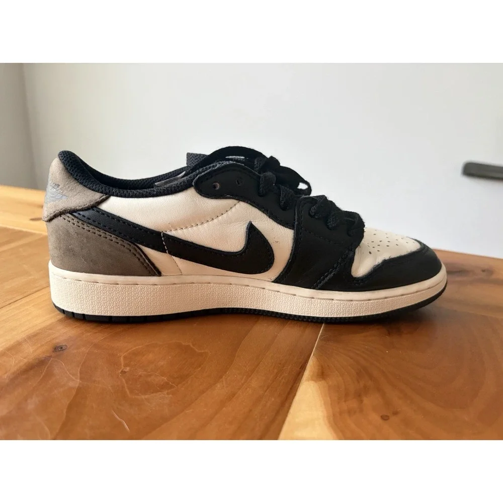 Jordan Air Jordan 1 Retro Low OG Mocha Youth Size 5 Boys Girls Black Brown EUC
